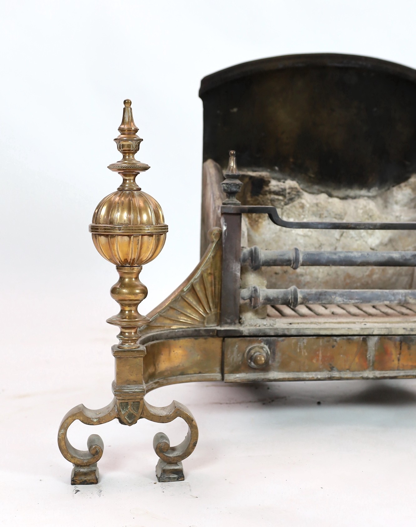 A George III brass cast and wrought iron fire grate, 102cm wide, 54cm deep, 66cm high